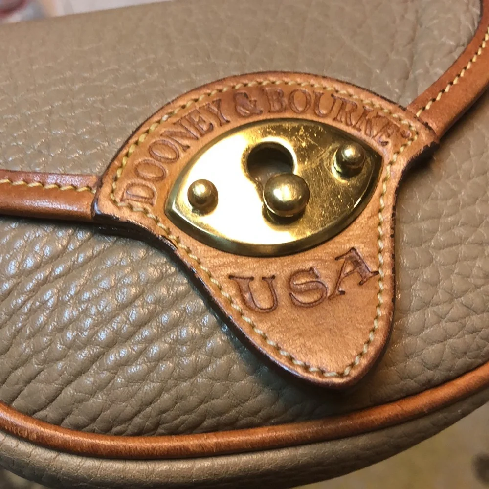 Vintage Dooney & Bourke mini crossbody bag - Picture 5 of 16